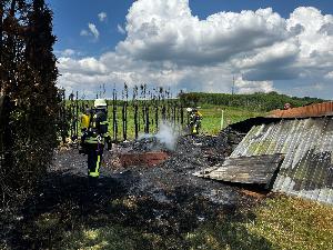 Bild: Brand eines Gartenhauses auf dem Galgenberg (Foto: Andreas Kuhn - Landkreis Neunkirchen)