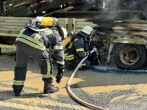 Bild: Brand auf der Abfahrt der Autobahn A1