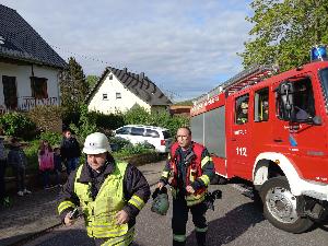 Bild: Einweisung des zweiten Zugführers durch den Einsatzleiter