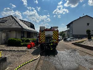 Bild: Brand eines Gartenhauses auf dem Galgenberg (Foto: Andreas Kuhn - Landkreis Neunkirchen)