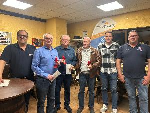 Bild: Preisverleihung (von links) Klaus Fuchs, Rainer Paul, Karl-Heinz Rau, Holger Trumm, Ortsvorsteher Christian Ney, stv. Löschbezirksführer Georg Fuchs