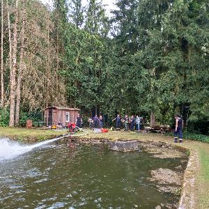 Bild: ….. bei der Gelegenheit wurde der Weiher mit Sauerstoff belüftet