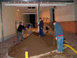 Bild: Auch die Gestaltung des Vorplatzes und der Pflanzenbeete hat die Feuerwehr übernommen