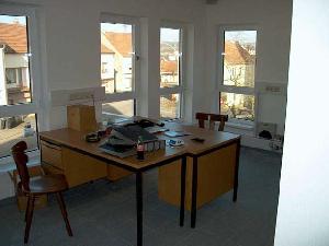 Bild: Das Büro der Löschbezirksführung, noch provisorisch eingerichtet.