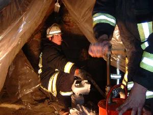 Bild: Mit der Kübelspritze musste die Kette des Kaminkehrgerätes regelmäßig abgekühlt werden