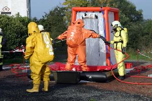 Bild: Dekontamination der Einsatzkräfte