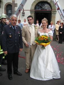 Bild: Nicole & Andre vor der Kirche