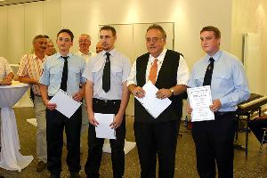 Bild: Patrick Paul, Dominik Mootz, Henning Steil, Joel Krächan, Frank Jakob und Florian Götzinger wurden vom Feuerwehrmann zum Oberfeuerwehrmann befördert