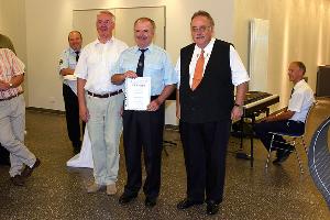 Bild: Alois Decker aus dem Löschbezirk Wiesbach wurde vom Oberlöschmeister zum Brandmeister befördert