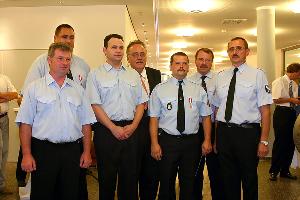 Bild: Joachim Kunz, Marino Trenz, Rainer Weber, Stefan Persch, Wolfgang Pink, Stefan Holz, Rainer Wagner, Rainer Becker und Stefan Morbe wurden für 25 Jahre aktiven Dienst in der Feuerwehr geehrt