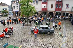 Bild: Der zweite Teil der Jahreshauptübung: Retten einer eingeklemmten Person nach einem Verkehrsunfall
