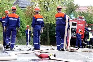 Bild: Abbauen der Schlauchleitungen nach der Übung