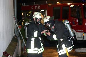 Bild: Nach dem Einsatz: Ablegen der Atemschutzgeräte