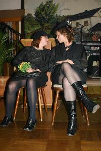 Bild: Anja und Nadja in einem gelungenen Sketch. (Foto: Heike Blum)