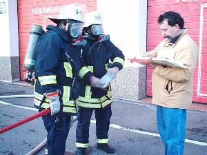 Bild: Atemschutzüberwachung der eingesetzten Trupps bürgt für zusätzliche Sicherheit.