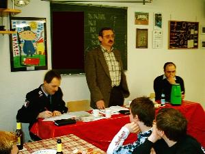 Bild: Wehrführer Hermann-Josef Recktenwald bei seiner Rede an die Mannschaft von Dirmingen