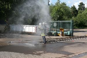 Bild: Gut zu erkennen: Das Hohlstrahlrohr erzeugt kleinste Tröpfchen, die die Rauchgase effektiv herunterkühlen