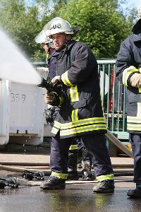 Bild: Die Teilnehmer hatten die Gelegenheit, die Einstellmöglichkeiten des Hohlstrahlrohres selbst zu probieren