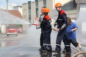 Bild: Eine willkommene Abkühlung: Niemand blieb trocken...