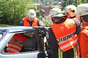 Bild: Durchtrennen des Fahrzeugdaches im Bereich der B-Säule