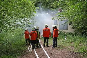 Bild: Starke Rauchentwicklung an der Waldhütte