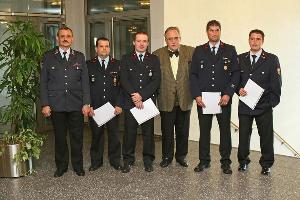 Bild: Wurden vom Oberfeuerwehrmann zum Hauptfeuerwehrmann befördert: Joachim Kunz, Erwin Bruckhaus, Markus Leidinger und Guido Höchst
