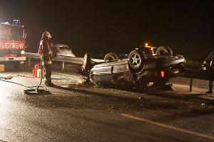 Bild: Der Wagen überschlug sich mehrmals und blieb auf der Überholspur liegen