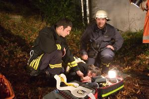 Bild: Auch die medizinische Betreuung und Versorgung nach der Rettungs gehörte zur Aufgabe der Einsatzkräfte