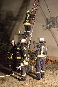 Bild: Zugang zum Flachdach der Hellberghalle über Leitern