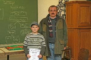 Bild: Wehrführer Recktenwald konnte Kai Bungert als neues Mitglied in die Jugendfeuerwehr des Löschbezirks Eppelborn aufnehmen