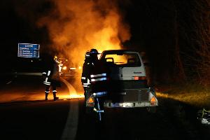 Bild: Ein Fahrzeug brannte auf der Autobahn A1 in Fahrtrichtung Saarbrücken
