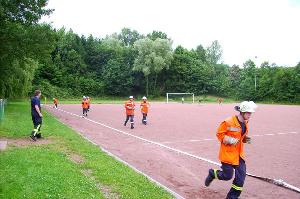 Bild: Nach einem anstrengenden Lauf musste man kurz vor dem Ziel noch eine Schnelligkeitsübung bewältigen