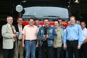 Bild: Übergabe der beiden Gasspürgeräte an die Feuerwehr Eppelborn