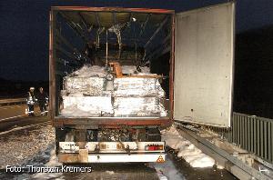 Bild: Blick von hinten in den beschädigten Anhänger (Foto: Thorsten Kremers)