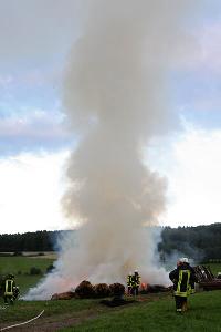 Bild: Die Rauchsäule über der Einsatzstelle war von weitem sichtbar