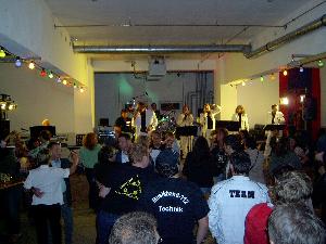 Bild: Bis in die Nacht hinein wurde zu bekannten Melodien mitgetanzt und gesungen.