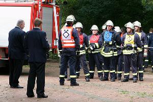 Bild: Antreten der Gruppe bei Beginn der Übung (Foto: Heinrich Christian Klein, Kreisfeuerwehrverband Neunkirchen)