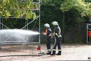 Bild: Die Teilnehmer mussten einen Löschangriff in einer begrenzten Zeit aufbauen (Foto: Heinrich Christian Klein, Kreisfeuerwehrverband Neunkirchen)