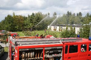 Bild: Löschangriff auf einen Wohnpavilion des psychiatrischen Pflegeheimes