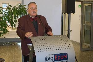 Bild: Bürgermeister Fritz Hermann Lutz begrüßte die zahlreichen Feuerwehrmänner und -frauen im Foyer von big Eppel