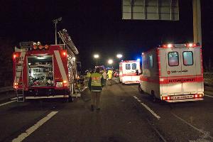 Bild: Neben Einsatzkräften der Feuerwehr waren auch mehreren Rettungswagen sowie Notärzte aus Wadern und Lebach im Einsatz