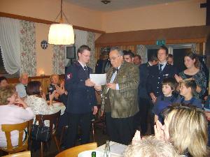 Bild: Beförderung von Stefan Schaefer zum Löschmeister.