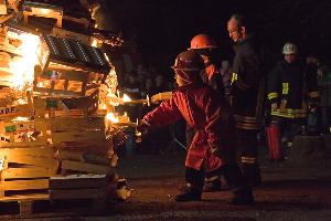 Bild: Entzünden des Martinsfeuers