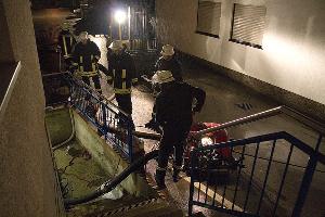 Bild: Mit Pumpen wurden die Kellerräume wieder trockengelegt