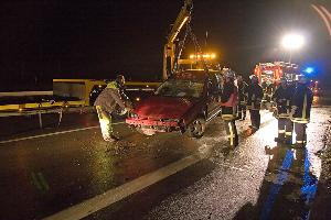 Bild: An zwei Fahrzeugen entstand zum Teil erheblicher Sachschaden