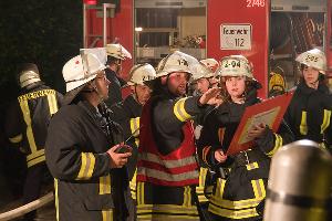 Bild: Besprechung an der Einsatzstelle