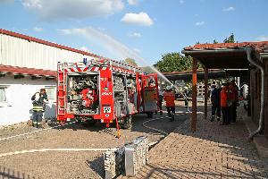 Bild: In einer gemeinsamen Übung von Feuerwehr und DRK wurde der landkreisübergreifende Einsatz geprobt