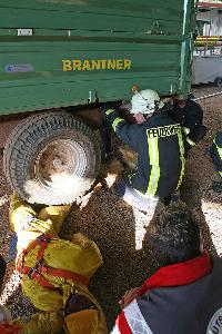 Bild: Einsatz einer Büffelwinde zum Befreien eines verletzten Arbeiters