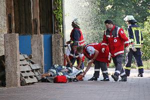 Bild: Rettungskräfte der Feuerwehr und des DRK arbeiteten Hand in Hand