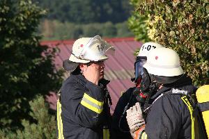 Bild: Kurze Besprechung mit einem Rettungstrupp